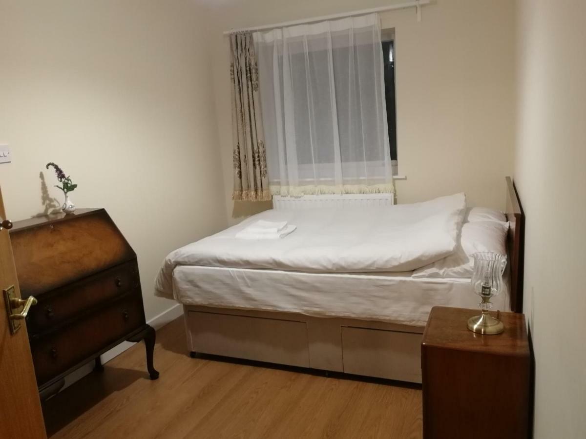 福里斯 Robinhill Garden酒店 外观 照片